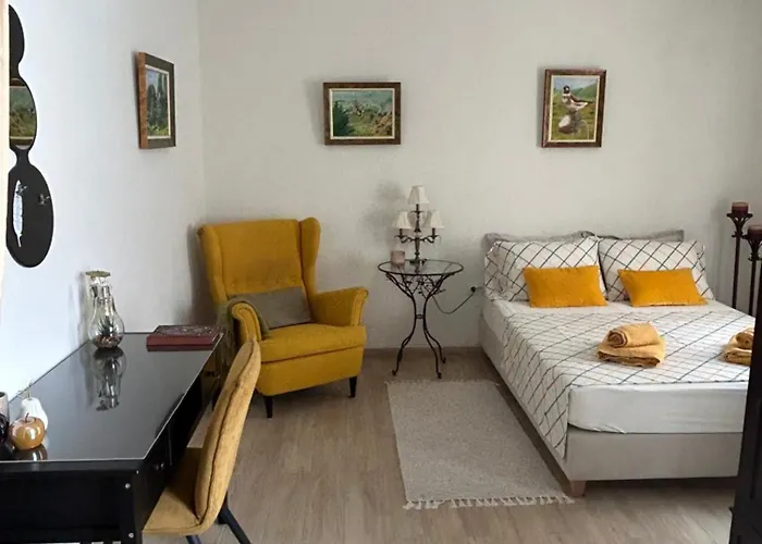 Cozy House With Backyard At Iraklio Attikis